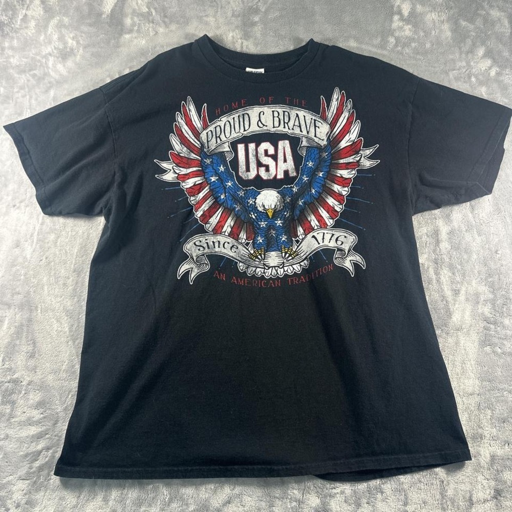 Black American flag graphic tee with eagle design‎